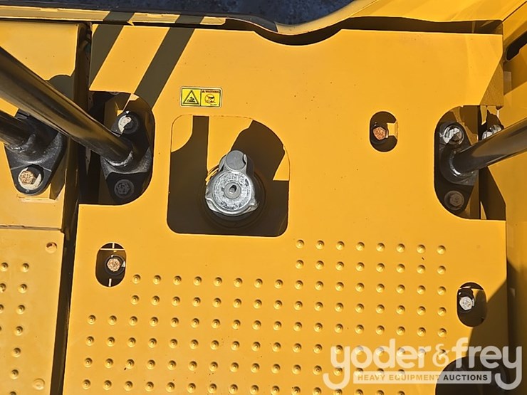 2019-caterpillar-336-image-74