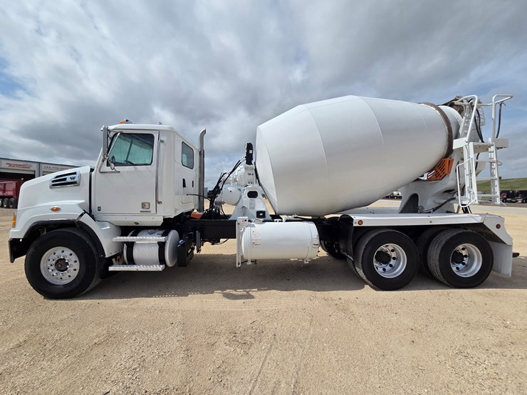 2022-westernstar-daycab-4700-concrete-mixer-truck-image-12