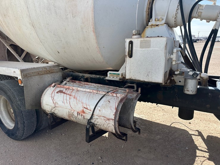 2005-mack-cv713-mixer-truck-image-5