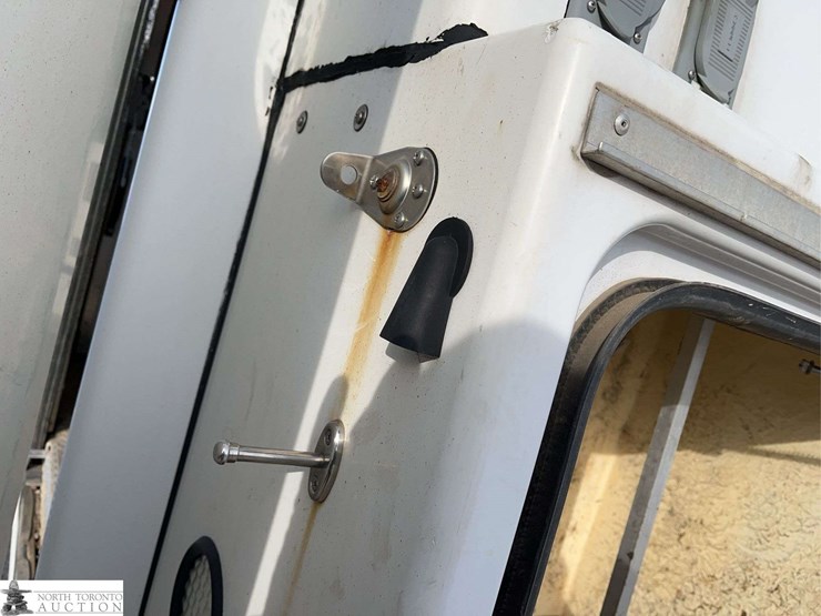 2013-ford-f350-image-31