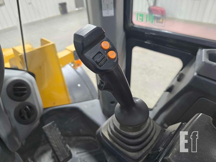 2022-deere-524-p-tier-image-16