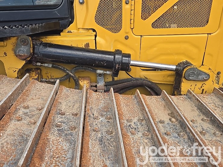 2021-caterpillar-d1-image-32