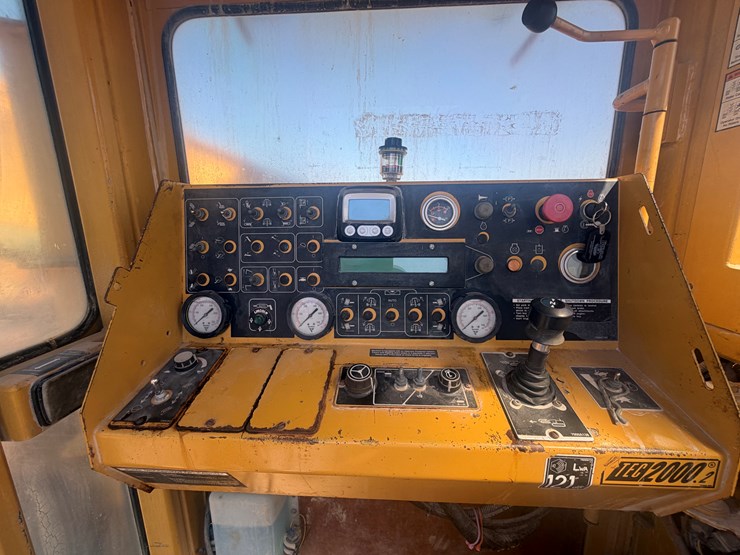 2007-vermeer-t755-commander-iii-image-10