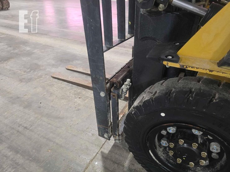 2019-caterpillar-gp25n-image-12