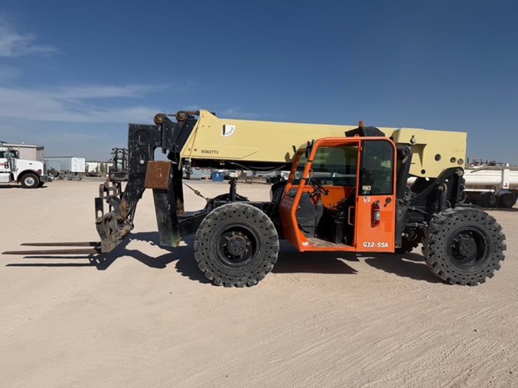 2015-jlg-g12-55a-image-1