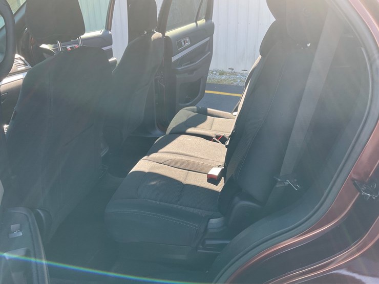 2016-ford-explorer-image-11
