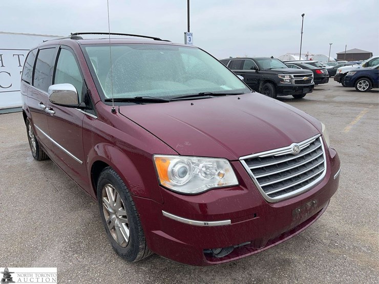 2008-chrysler-town-&-country-image-3
