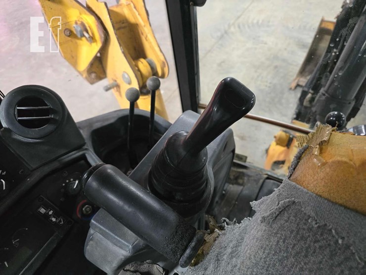 2011-deere-310sj-image-23