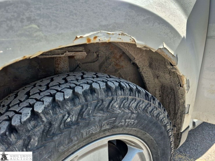 2010-ford-escape-image-22