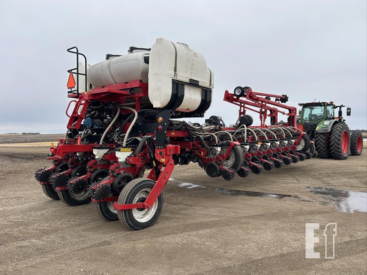 2014-white-9824-image-3