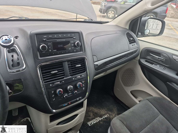 2017-dodge-grand-caravan-sxt-image-13