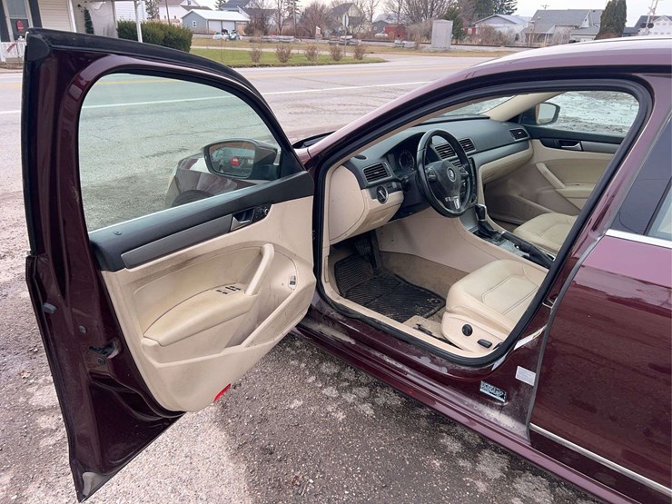 2014-volkswagen-passat-tdi-image-43