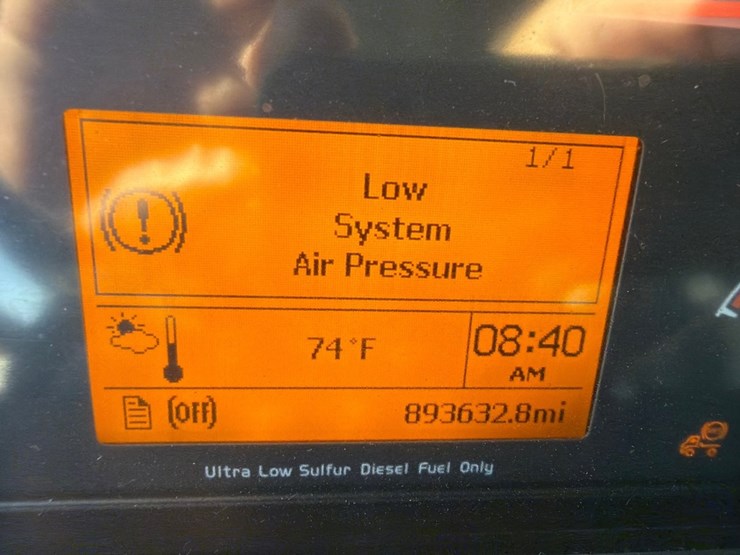 #31954-•-2012-volvo-tandem-axle-truck-tractor-image-16