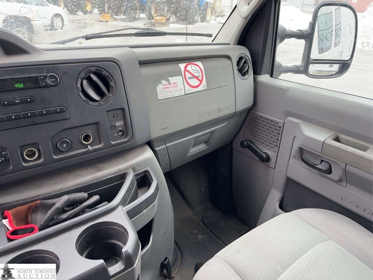 2011-ford-cargo-image-18