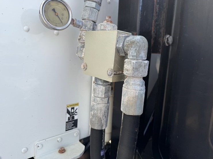 2009-peterbilt-388-image-12