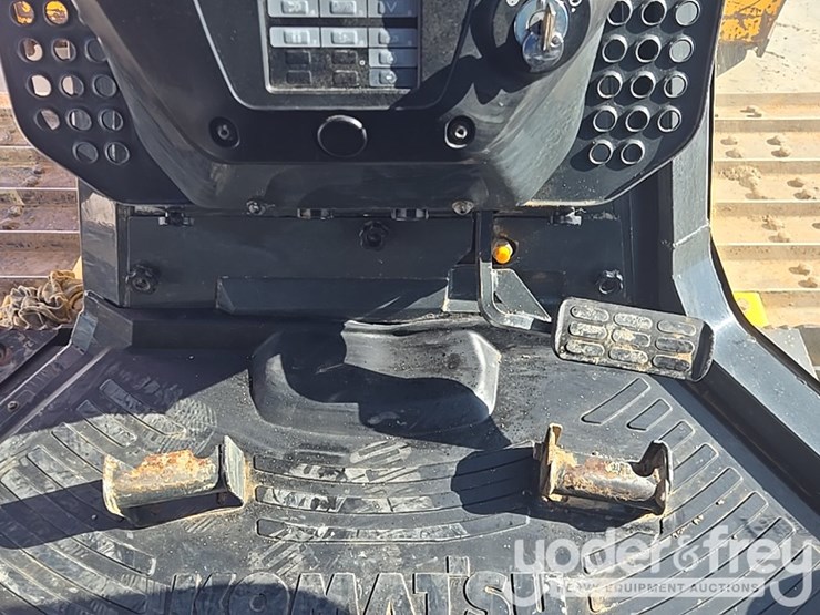 2023-komatsu-d61px-24-image-74