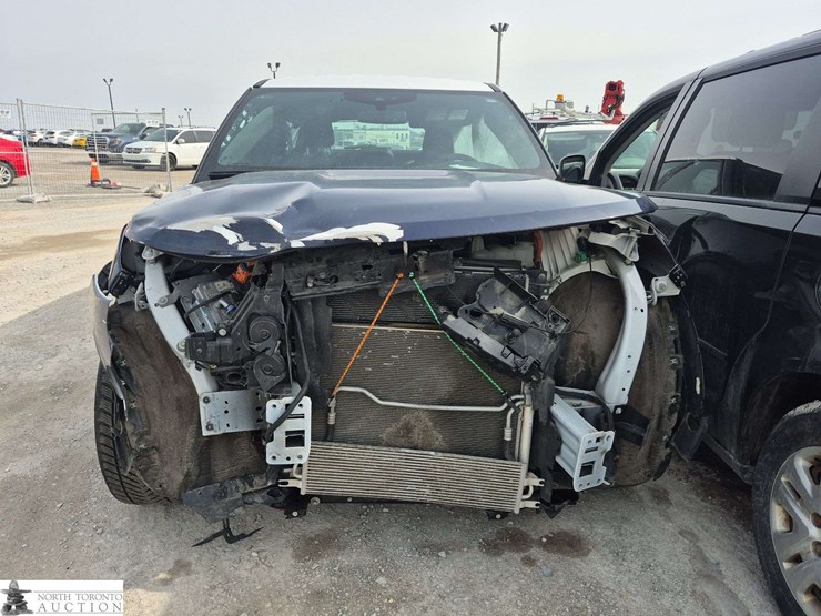 2023-ford-explorer-image-2