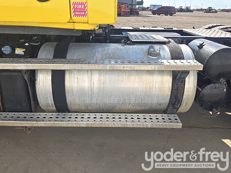 2014-freightliner-cascadia-113-image-61