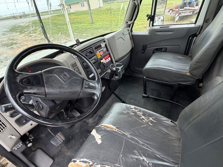 2009-international-durastar-4300-image-15
