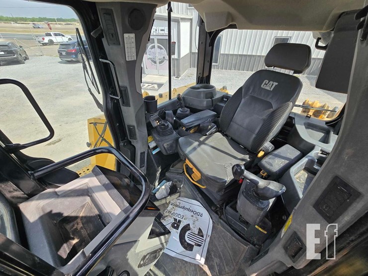 2019-caterpillar-d6-xe-lgp-image-16