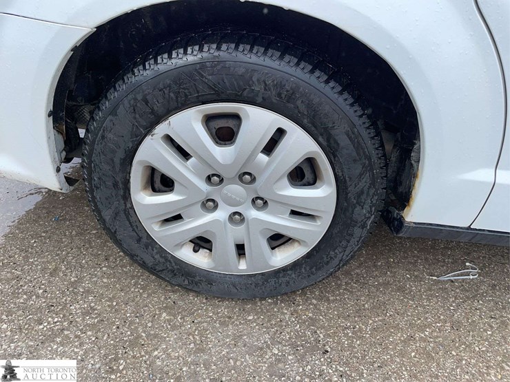 2014-dodge-grand-caravan-sxt-image-18