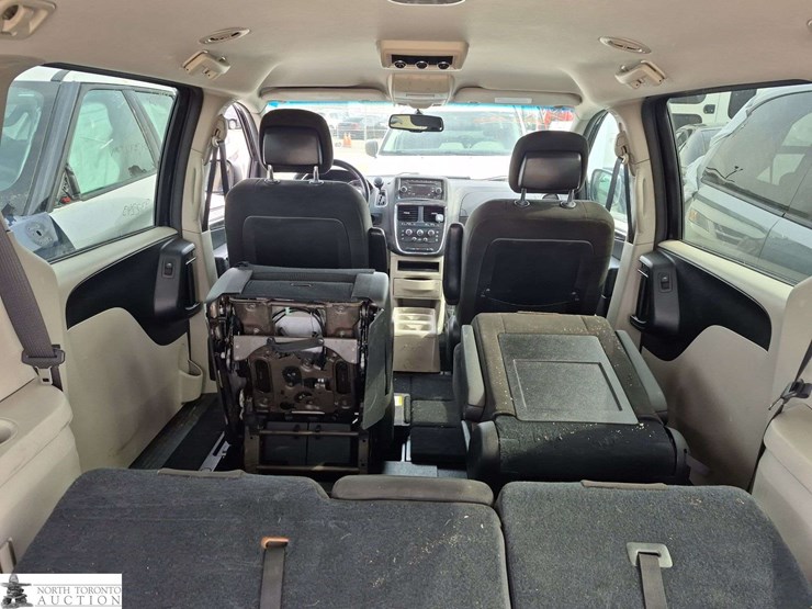 2016-dodge-grand-caravan-sxt-image-21