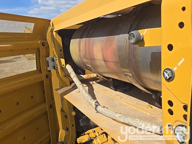 2019-caterpillar-336-image-60