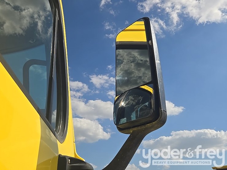 2014-freightliner-cascadia-113-image-89