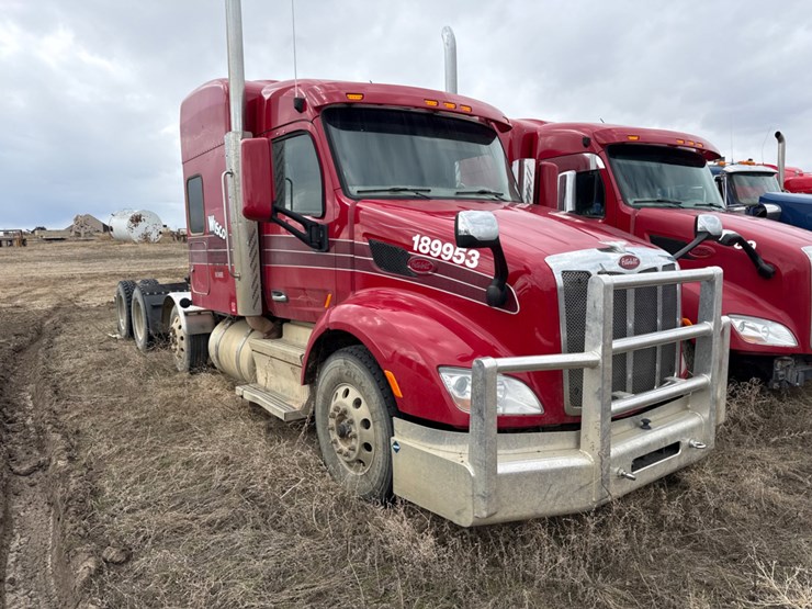 2018-peterbilt-579-image-2