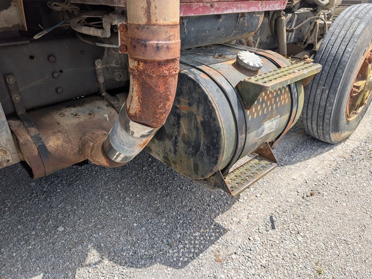 1984-ford-l9000-image-18