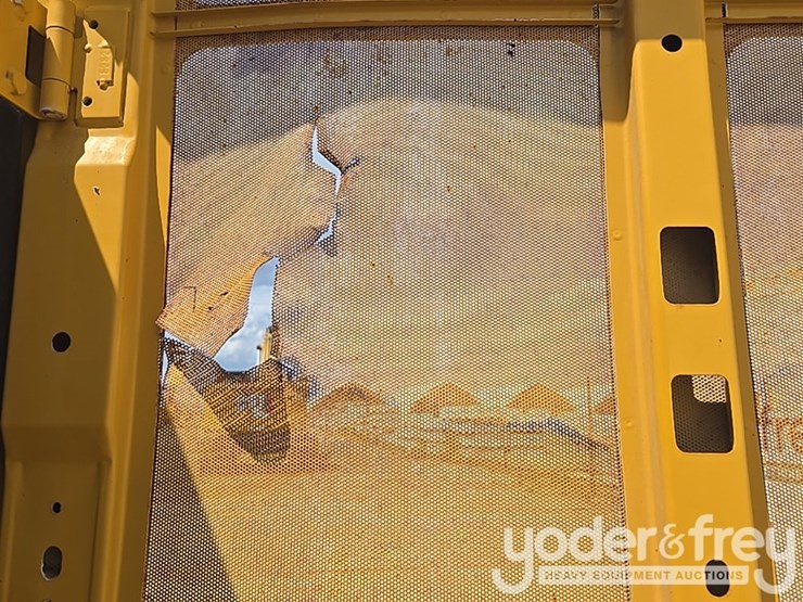 2017-deere-210g-lc-image-56