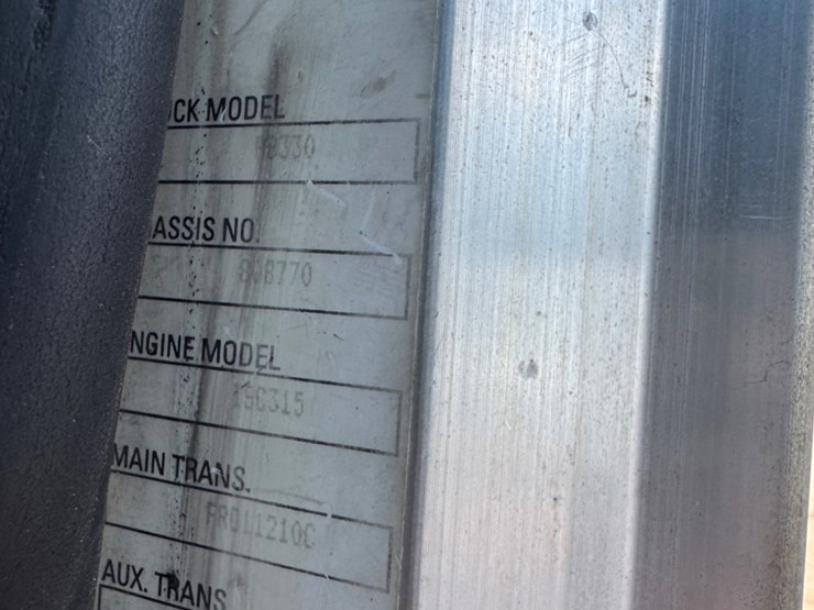 2003-peterbilt-330-image-16