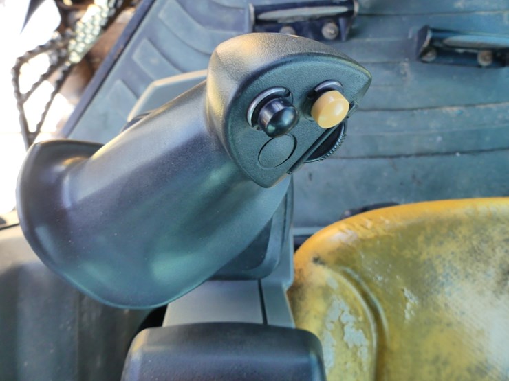 2015-caterpillar-d5k2-xl-image-13