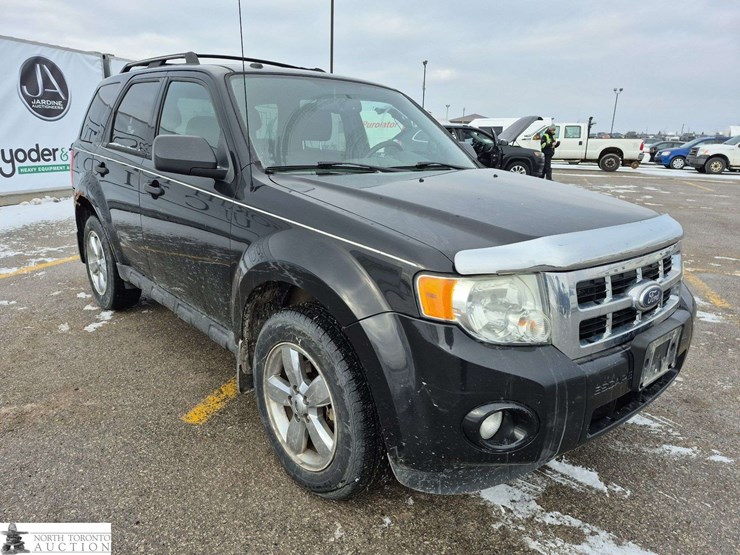 2011-ford-escape-xlt-image-3