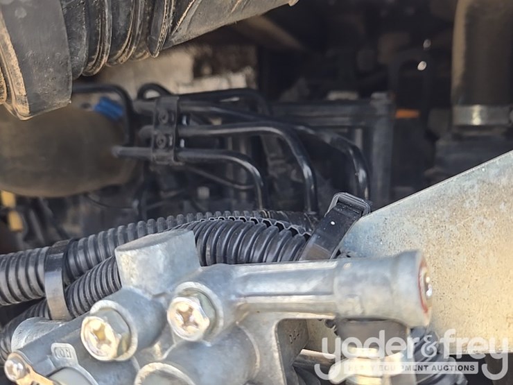 2022-deere-26g-image-49