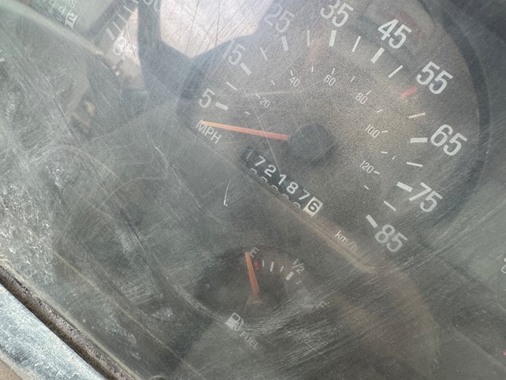 2001-sterling-lt7500-image-6