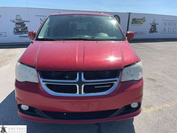 2012-dodge-grand-caravan-crew-image-2