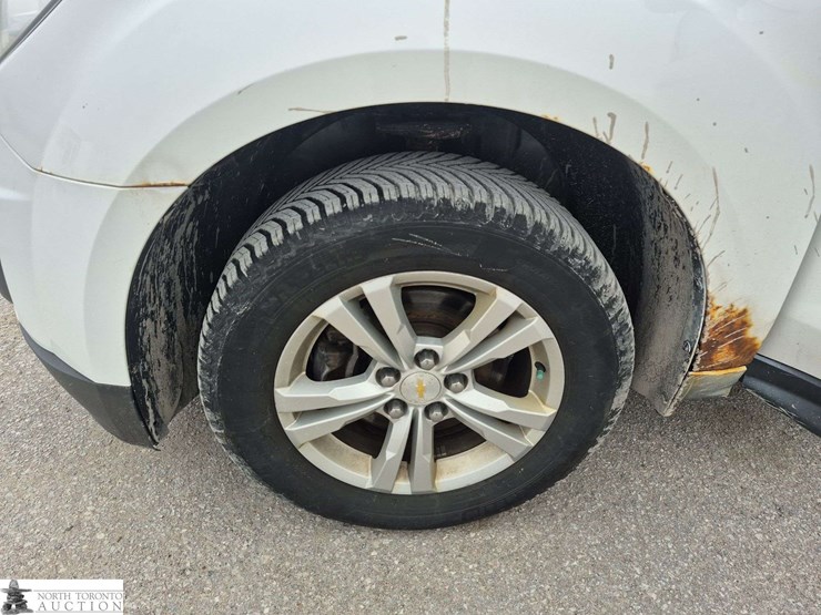 2013-chevrolet-equinox-image-21