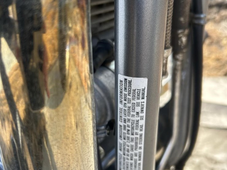 2005-suzuki-boulevard-s83-image-18