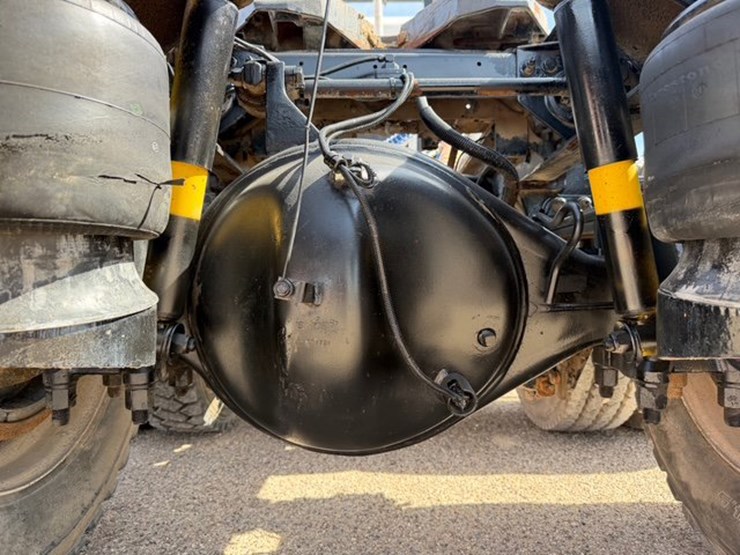 2009-peterbilt-388-image-9