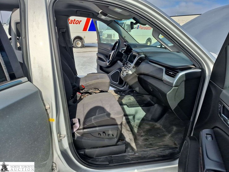 2017-chevrolet-tahoe-image-27