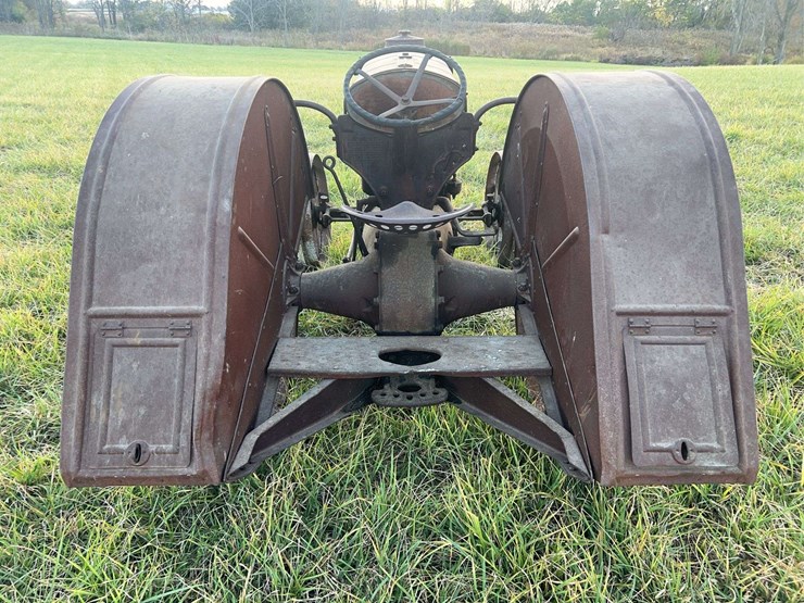 1924-fordson-tractor-image-4
