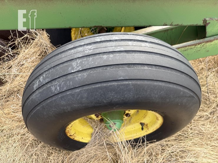 john-deere-230-image-11