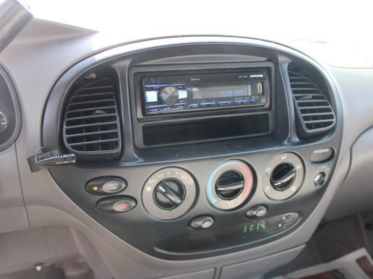 2003-toyota-tundra-image-12