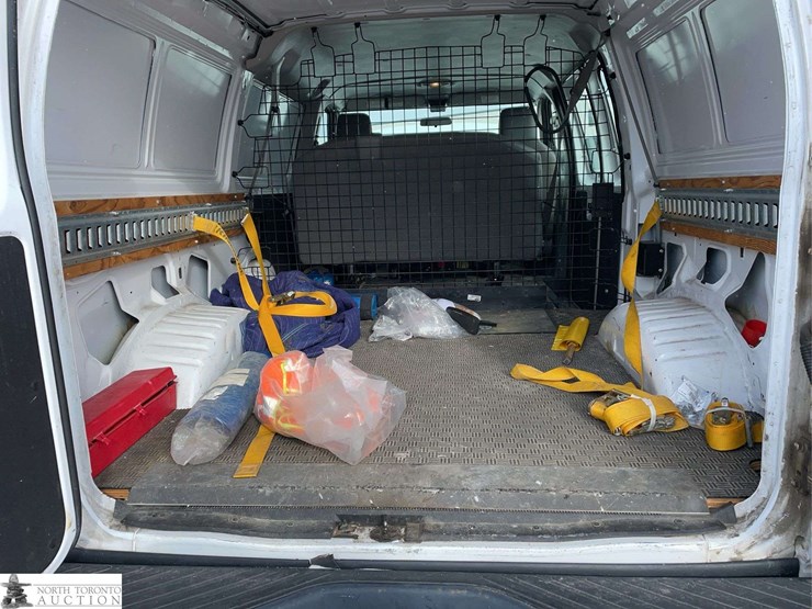 2014-ford-cargo-image-18