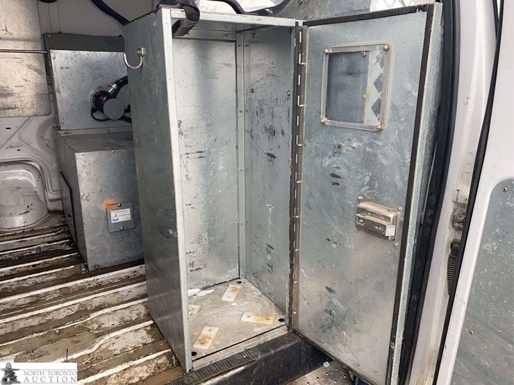 2011-ford-cargo-image-25