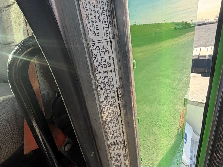 2021-peterbilt-367-image-21