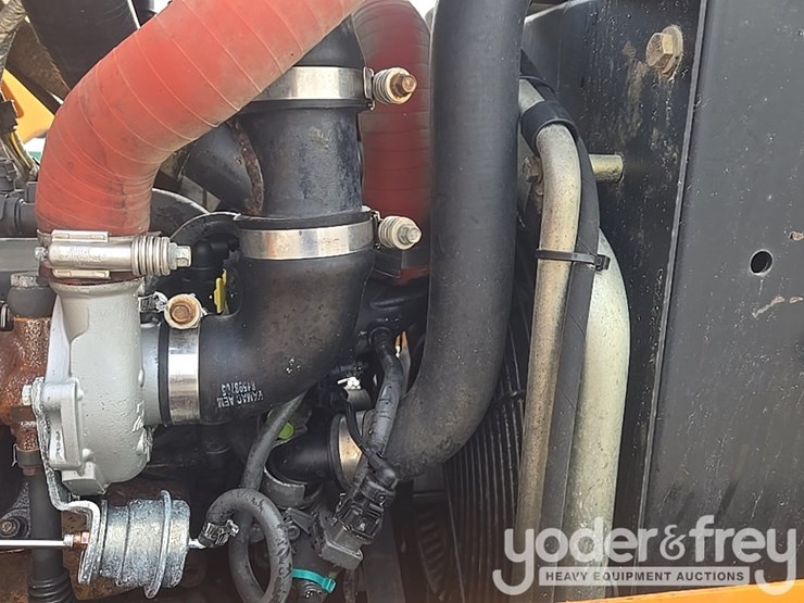 2016-case-750m-image-55