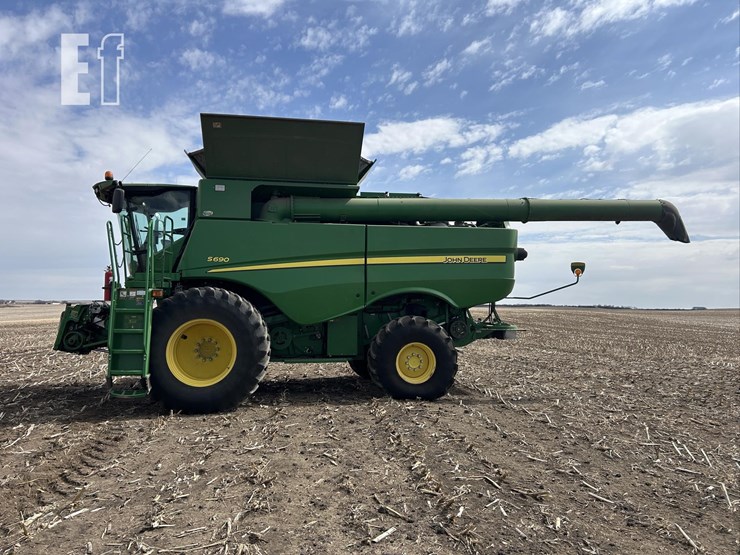2012-john-deere-s690-image-8