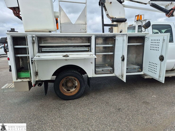 2011-ford-f550-image-36